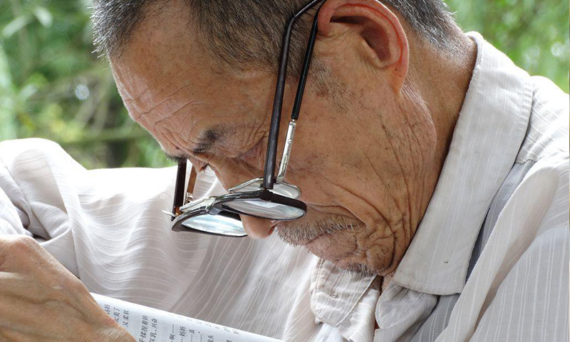 選配老花鏡掌握六個(gè)關(guān)鍵點(diǎn)，佩戴舒適不頭暈