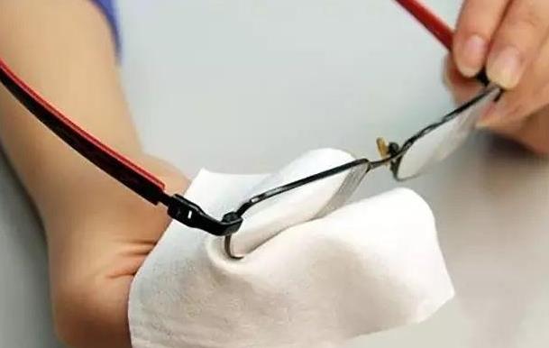 老花鏡防輻射眼鏡的作用、保養，你真的都懂嗎？