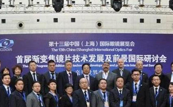 老花鏡技術(shù)革命，漸進(jìn)多焦鏡才是最佳解決方案