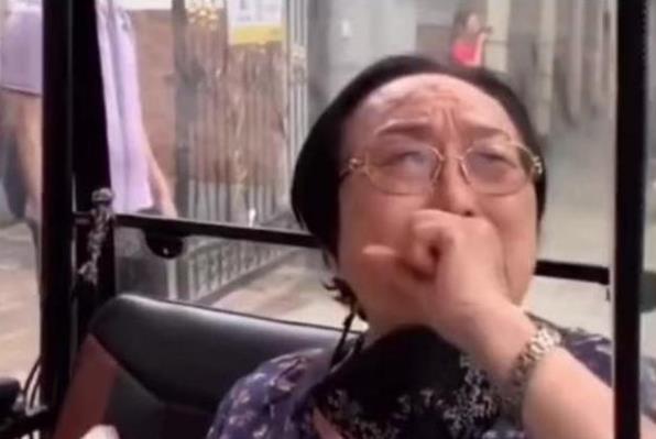 老花鏡不能隨意佩戴，按照年齡度數購買(mǎi)不準確