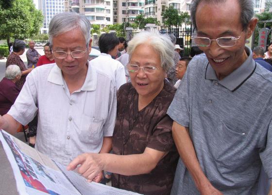 父母們買(mǎi)“地攤兒老花鏡”，能戴嗎！