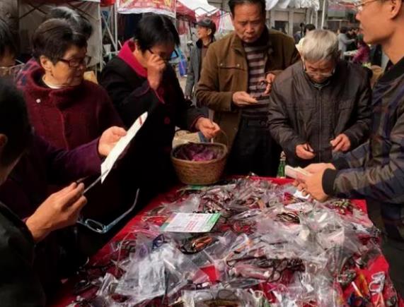 怎么佩戴老花鏡？驗光 品牌 質(zhì)量 保養一個(gè)都不能少