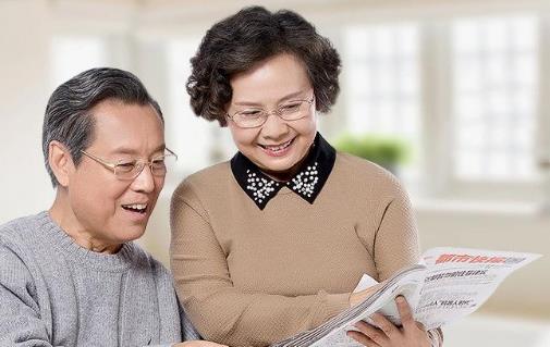 中老年人配老花鏡，記著(zhù)這3點(diǎn)益于眼健康