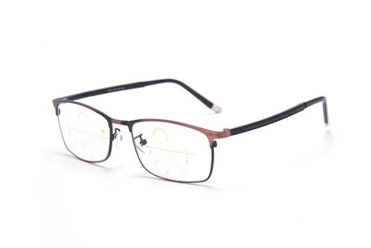 中老年人配老花鏡，記著(zhù)這3點(diǎn)益于眼健康